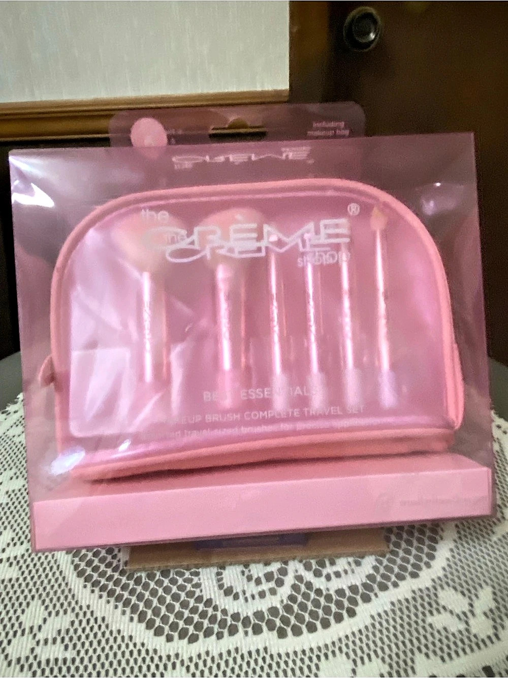 the Crème shop Be Essential 6 - Piece Brush Set with pouch Pink NWT